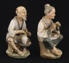 Lote 238 - FIGURAS CHINESAS EM BISCUIT - 2 esculturas em biscuit policromado representando figuras chinesas sentadas. Dim: 13,5 cm - 2