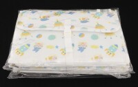 Lote 180 - KIT DE BEBÉ - Par de trocadores de fraldas em tecido impermeável de padrão infantil, com várias divisórias para acessórios. Dim: 35x110 cm (aberto). Nota: sem uso