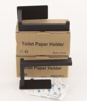 Lote 167 - SUPORTES DE PAPEL HIGIÉNICO EM METAL - Conjunto de 2 pares de suportes de rolos de papel higiénico em metal lacado a preto. Dim: 14 cm. Nota: sem uso, em caixas de origem