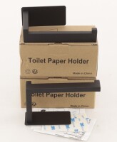 Lote 177 - SUPORTES DE PAPEL HIGIÉNICO EM METAL - Conjunto de 2 pares de suportes de rolos de papel higiénico em metal lacado a preto. Dim: 14 cm. Nota: sem uso, em caixas de origem