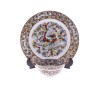 Lote 91 - PRATO E MALGA EM PORCELANA CHINESA - Conjunto de prato e malga marcado na base, decoração policromada com Borboletas e ornamentos dourados, Fabricado em Macau. Dim: 26 cm (prato). Nota: sinais de uso