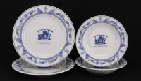 Lote 159 - VISTA ALEGRE, PRATOS EM PORCELANA - Conjunto de 2 pratos de sopa e 2 pratos rasos com decoração a azul com as Armas da Real Companhia Velha. Dim: 20,5 e 24,5 cm respectivamente. Nota: marcados na base