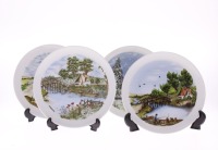 Lote 176 - ESTAÇÕES DO ANO, PRATOS EM PORCELANA - Conjunto de 4 pratos com decoração policromada alusiva às "Estações do Ano". Dim: 20,5 cm