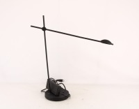 Lote 34 - PHILIPS, CANDEEIRO DE SECRETÁRIA - Em metal preto com braço articulado e iluminação por Led. Dim: 54 cm