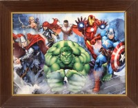 Lote 191 - QUADRO DECORATIVO - Elaborado com puzzle dos "Vingadores" da Marvel com moldura em madeira. Dim: 38x54 cm (moldura com 51x66 cm)