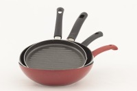 Lote 213 - WOK E FRIGIDEIRAS - Conjunto de 4 peça sem metal, composto por 2 wok Celar e 2 frigideiras. Dim: 29 cm (maior). Nota: sinais de uso