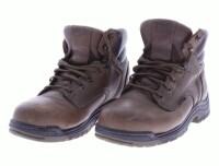 Lote 217 - TIMBERLAND, BOTAS DE HOMEM EM PELE - Modelo Power Fit em pele castanha, com atacadores. Tamanho 8,5 (41/42). Nota: sinais de uso