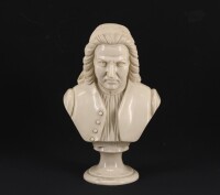 Lote 324 - BUSTO DE BACH - Escultura em resina monocroma. Dim: 24 cm