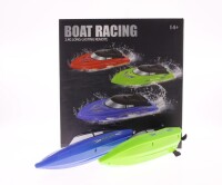 Lote 8 - BOAT RACING - Conjunto de 2 barcos telecomandados, modelo RH701, 2.4G Long-Lasting Remote, fabricante Runhu Toys Factory, cor azul e verde com 2 comandos, manual de instruções, baterias e cabos de ligação, para 14+ anos. Dim: 20 cm (barcos). Nota