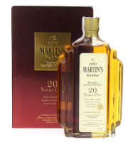 Lote 40 - WHISKY JAMES MARTIN'S 20 ANOS - Garrafa de Whisky, Fine & Rare, Blended Scotch Whisky, Escócia (700ml - 43%vol). Nota: garrafa idêntica à venda por € 800. Em caixa de cartão original. Consultar valor indicativo em https://encurtador.com.br/tNQTV