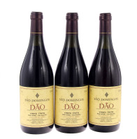 Lote 450 - SÃO DOMINGOS DÂO COLHEITA 2000 - 3 Garrafas de Vinho Tinto, DOC Dão, Caves do Solar São Domingos, Anadia, (750ml - 12,5%vol). Nota: Este vinho de qualidade foi produzido pelo processo tradicional de curtimenta completa com as Castas nobres reco