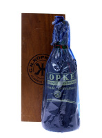 Lote 28 - AGUARDENTE KOPKE RESERVA DO TRICENTENÁRIO - Garrafa de Aguardente Velhíssima, Reserva do Tricentenário, C.N. Kopke, Vila Nova de Gaia, (700ml - 38%vol.). Nota: garrafa idêntica à venda por € 172. Em caixa de madeira original com a respectiva rol