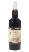 Lote 31 - PORTO REAL VINICOLA VINTAGE 1977 - Garrafa de Vinho do Porto, Vintage 1977, Real Companhia Vinicola do Norte de Portugal, (750ml - 20%vol.). Nota: garrafa idêntica à venda por € 137.50. Consultar valor indicativo em https://www.garrafeiranaciona