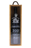 Lote 622 - PORTO REAL COMPANHIA VELHA VINTAGE 2000 - Garrafa de Vinho do Porto, Vintage 2000, Real Companhia Velha, Vila Nova de Gaia, (750ml - 20% vol.). Nota: idêntica à venda por € 69.95. Em caixa de madeira original. Consultar valor indicativo em http