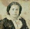 Lote 98 - DAGUERREOTIPO - retrato de senhora em daguerreotipo, sais de prata sobre vidro, processo em uso entre 1839 e finais da década de 50 do século XIX, no estojo protector da época. Raríssima e valiosa peça de colecção. Pequenos defeitos e sinais de - 3