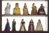 Lote 17 - ARTE GALLERY, FIGURAS HISTÓRICAS FEMININAS - Colecção de 20 figuras femininas históricas em trajes de época, em resina policromada, marcadas nas base. Apresentadas em expositor de madeira com frente de vidro e fundo espelhado. Dim: 9 cm (aprox. - 3