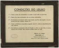 Lote 59 - AGÊNCIA DE LEILÕES MERCÚRIO - Impressão a negro sobre papel com as Condições do Leilão. Moldura em madeira com vidro. Dim: 30x37 cm (moldura). Nota: moldura com falhas