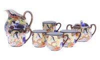 Lote 70 - PARTE DE SERVIÇO DE CAFÉ EM PORCELANA JAPONESA - Conjunto de açucareiro, 2 leiteiras e 4 chávenas com pires, decoração satsuma, marcado na base. Dim: 13 cm (maior). Nota: sinais de uso