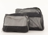 Lote 235 - KATHMANDU, PACKING CELL CLASSIC - Conjunto de 3 sacos em poliester reciclado de tom cinzento, com fechos. Dim: 32x42x12 cm (maior)