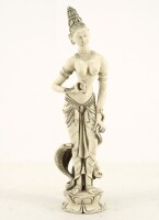 Lote 293 - DIVINDADE HINDU - Escultura em marfinite com grafitados. Dim: 31 cm