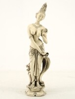 Lote 312 - DIVINDADE HINDU - Escultura em marfinite com grafitados. Dim: 31 cm