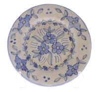 Lote 360 - OLARIA DE ALMANCIL, PRATO EM CERÂMICA - Decoração floral a azul, marcado na base. Dim: 24 cm. Nota: sinais de uso