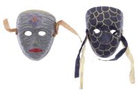 Lote 37 - MÁSCARAS DECORATIVAS EM LATÃO - Conjunto de 2 máscaras em latão, modelos e decorações diferentes. Dim: 8,5x6 cm (maior)