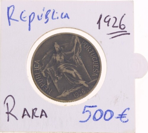 Lote 1 - PORTUGAL, MOEDA DE 1 ESCUDO EM BRONZE E ALUMÍNIO, ANO 1926 - Moeda da República Portuguesa de 1926. Peso indicativo: 8 g. Dim: 26,8 mm (diâmetro). Morda idêntica à venda por € 250. Nota: sem classificação atribuída pela Oportunity Leilões, cabe a