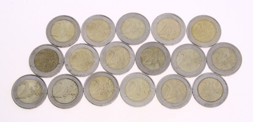 Lote 72 - MOEDAS COMEMORATIVAS DE 2 EUROS - Conjunto de 17 moedas bimetálicas Comemorativas de variadas países com datas diversas. Dim: 25.75 mm (diâmetro). Nota: sem classificação atribuída pela Oportunity Leilões, cabe ao licitante atribuir a classifica