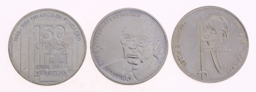 Lote 91 - PORTUGAL, MOEDAS DE 2.5 EUROS EM CUPRONÍQUEL, ANOS 2011 e 2013 - 3 moedas da República Portuguesa, Comemorativas sendo 1 dedicada ao 100º Aniversário do Instituto dos Pupilos do Exército de 2001, 1 dedicada aos 150 Anos da Fundação da Cruz Verme