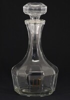 Lote 138 - GARRAFA DECANTER - Garrafa com rolha em vidro translucido com a inscrição a dourado "Dunhill Crystal Decanter". Dim: 25 cm