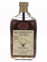 Lote 5 - AGUARDENTE IVV 25 ANOS - Garrafa de Aguardente Velha de Vinho, Reserva 25 Anos, Envelhecida em cascos de Carvalho do Instituto da Vinha e do Vinho, (750ml - 40%vol.). Nota: garrafa idêntica à venda por € 125. Engarrafamento limitado tendo a prese