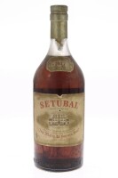 Lote 12 - MOSCATEL DE SETÚBAL 1977 - Garrafa de Vinho Generoso, Moscatel de Setúbal Região Demarcada 1977, José Maria da Fonseca, Azeitão, (750ml - 18%vol.). Nota: garrafa idêntica foi vendida por € 85 na Oportunity Leilões. Consultar valor indicativo em 