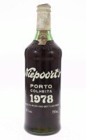 Lote 19 - PORTO NIEPOORT'S 1978 - Garrafa de Vinho do Porto, Colheita de 1978, engarrafado em 1989, Niepoort & Cª, (750ml - 20%vol.). Nota: garrafa idêntica à venda por € 279.95. Apresenta sedimentos. Consultar valor indicativo em https://www.garrafeirana