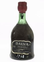 Lote 21 - PORTO DALVA 1968 - Garrafa de Vinho do Porto, 1968, C. da Silva Vinhos, (750ml). Nota: garrafa idêntica à venda por € 245. Rótulo manuscrito. Consultar valor indicativo em https://t.ly/ZdVWx