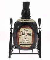 Lote 22 - WHISKY GRAND OLD PARR 12 ANOS - Garrafão de Whisky, Grand Old Parr, Aged 12 Years, De Luxe Scotch Whisky, Macdonald Greenlees, Escócia, (3750ml - 43%vol.). Nota: com suporte de metal original. Garrafão idêntico á venda por € 395. Consultar valor