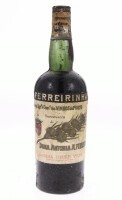 Lote 25 - PORTO FERREIRINHA - Garrafa de Vinho do Porto, Sucessora de Dona Antónia A. Ferreira, Lacrima Christi Velha, Branco Dourado Muito Doce (750ml aprox). Nota: idêntica à venda por € 125. Consultar valor indicativo em https://www.garrafeiranacional.