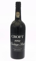 Lote 52 - PORTO CROFT VINTAGE 1982 - Garrafa de Vinho do Porto, Vintage 1982, engarrafado em 1984, Croft & Cª, (750ml -20%vol.). Nota: garrafa idêntica à venda por € 189. Consultar valor indicativo em https://www.winespiritus.com/en/port-wine/5083-croft-