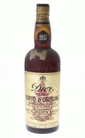 Lote 77 - PORTO DIEZ 1937 - Garrafa de vinho do Porto, Vinho Velho, "Ultra" Porto d'Origine, Alto Douro, Diez Hermanos, (750ml). Nota: garrafa idêntica foi vendida em leilão por € 204. Consultar valor indicativo em https://encurtador.com.br/GMgIB