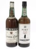 Lote 88 - GARRAFAS DE VINHO DO PORTO - 2 garrafas de Vinho do Porto sendo 1 garrafa de Sandeman 3 Cruzes Tawny, (750ml) e 1 garrafa de Messias Lacrima Chisti, Branco Muito Doce, (750ml). Nota: apresentadas em caixa de madeira com aplicações em metal - 2