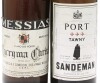 Lote 88 - GARRAFAS DE VINHO DO PORTO - 2 garrafas de Vinho do Porto sendo 1 garrafa de Sandeman 3 Cruzes Tawny, (750ml) e 1 garrafa de Messias Lacrima Chisti, Branco Muito Doce, (750ml). Nota: apresentadas em caixa de madeira com aplicações em metal - 4