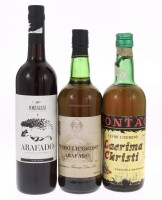 Lote 117 - GARRAFAS DIVERSAS - 3 garrafas sendo 1 garrafa de Vinho Licoroso Pontão Lacrima Christi, 1 garrafa de Vinho Licoroso Abafado Francisco Dias e 1 garrafa de Vinho Abafado Fortaleza, (750ml)