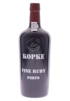 Lote 124 - PORTO KOPKE - Garrafa de Vinho do Porto, Fine Ruby, Sogevinus Fine Wines, Vila Nova de Gaia, (750ml - 19,5%vol.)