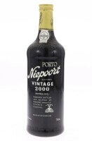 Lote 172 - PORTO NIEPOORT VINTAGE 2000 - Garrafa de vinho do Porto, Vintage 2000, engarrafado em 2002, Niepoort Vinhos, (750ml - 20,5%vol.). Nota: garrafa idêntica à venda por € 99.95. Consultar valor indicativo em https://www.garrafeiranacional.com/2000-