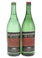 Lote 180 - AGUARDENTE DE FIGO FRUTORRES - 2 garafas de Aguardente de Figo, Soc. de Preparadores de Frutos de Torres Novas, Vargos, Vila do Paço, (1000ml - 46%vol.)