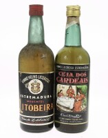 Lote 186 - GARRAFAS DE VINHO LICOROSO - 2 garrafas de Vinho Licoroso sendo 1 de Ceia dos Cardeais e 1 de Moscatel Estremadura Litobeira, (750ml)