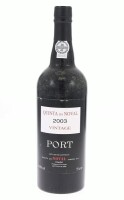 Lote 223 - PORTO QUINTA DO NOVAL VINTAGE 2003 - Garrafa de Vinho do Porto, Vintage 2003, engarrafado em 2005, Quinta do Noval Vinhos, Pinhão, (750ml - 19,5%vol.). Nota: garrafa idêntica à venda por € 109.50. Consultar valor indicativo em https://www.garra