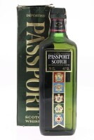 Lote 273 - WHISKY PASSPORT SCOTCH - Garrafa de Whisky, 100% Scotch Whiskies, Escócia, (750ml - 43%vol.). Nota: garrafa dos anos 1970s, em caixa de cartão original