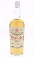 Lote 325 - WHISKY DEWAR´S - Garrafa de Whisky, White Label, Dewar´s, Fine Scotch, 50 Gold and Prize Medals, Escócia, (1000ml aprox.). Nota: garrafa antiga