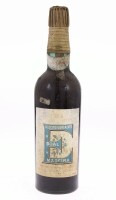 Lote 483 - MADEIRA IZIDRO E BOAL - Garrafa de Vinho da Madeira, Boal, A. Izidro Gonçalves, (750ml). Nota: garrafa idêntica à venda por € 95. Consultar valor indicativo em https://t.ly/jgI3